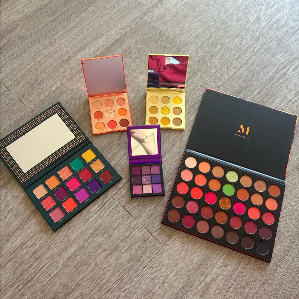 Bundle Women’s Colorful Eyeshadow Palettes